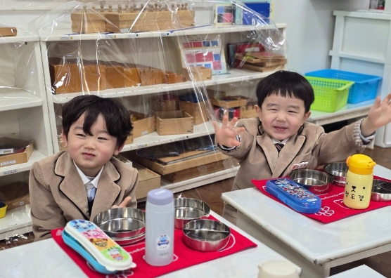 식사준비도 멋있게 잘하는 친구들이랍니다!